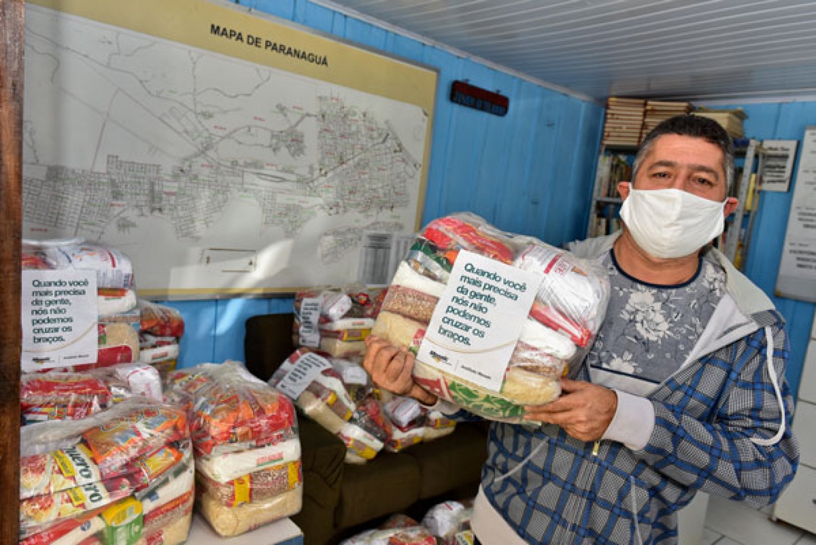 Entrega-cestas-Basicas-Mosaic_em-Paranagua